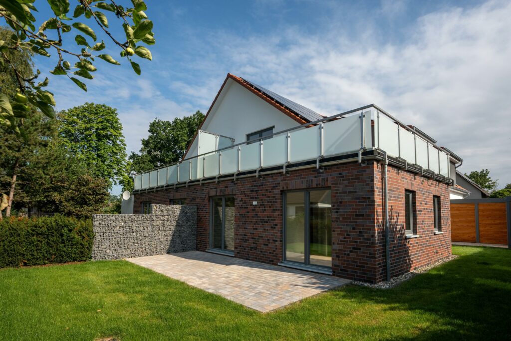 teilverklinkertes Wohnhaus mit 4 Wohnungen