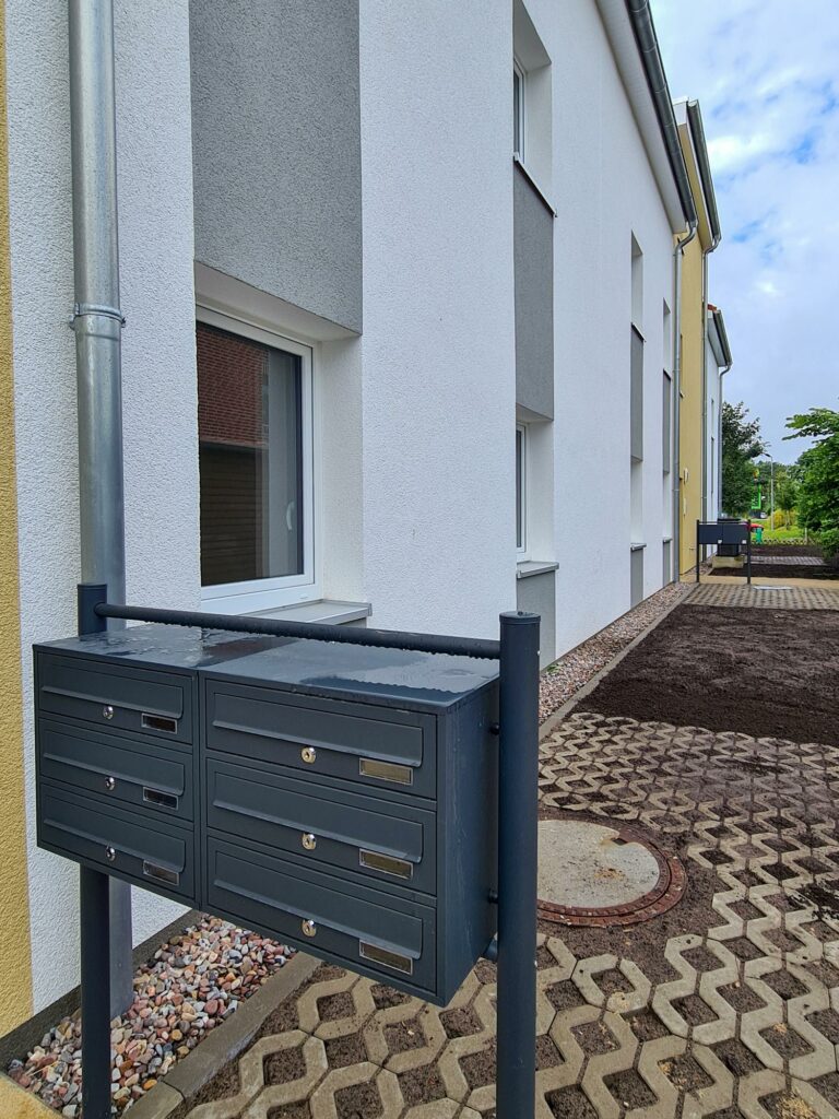 Vorderseite mit Briefkästen